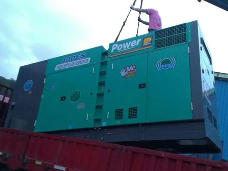 乌当柴油发电机组转速不稳定时，如何对发动机进行维护？