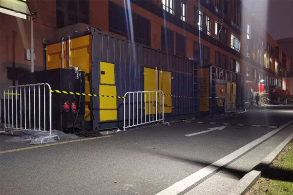 乌当柴油发电机组的输出电压是如何调节的？