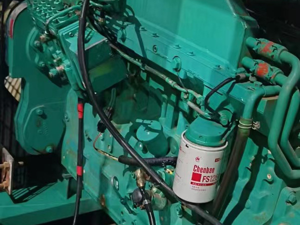 乌当如何确定新的发电机组控制系统是否与原系统兼容？